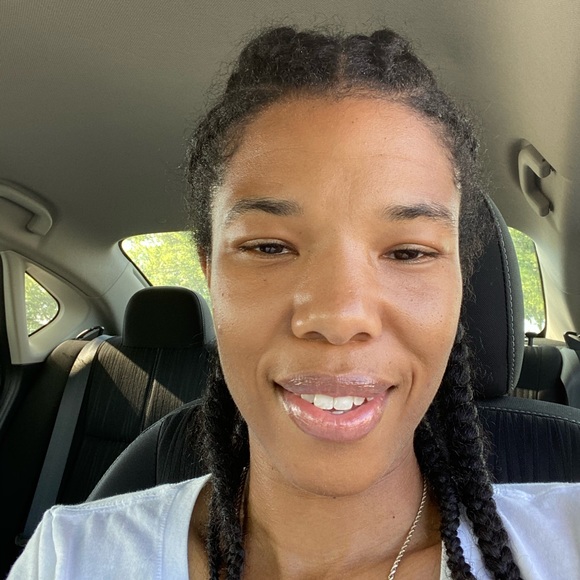 MEET YOUR POSHER - Picture 3 of 8